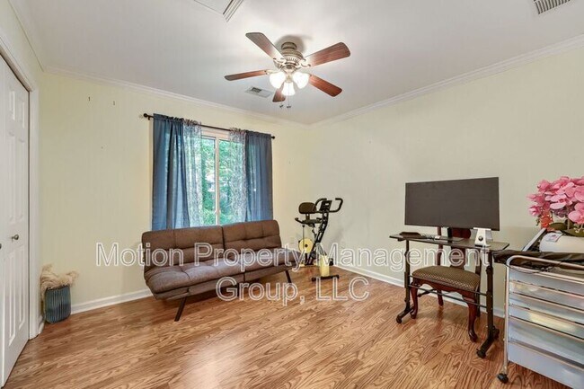 Building Photo - 1186 Crestbrook Dr