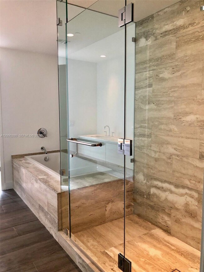 Building Photo - 2900 NE 7th Ave