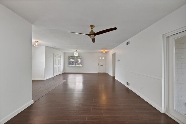 Building Photo - 715 Terryland Dr