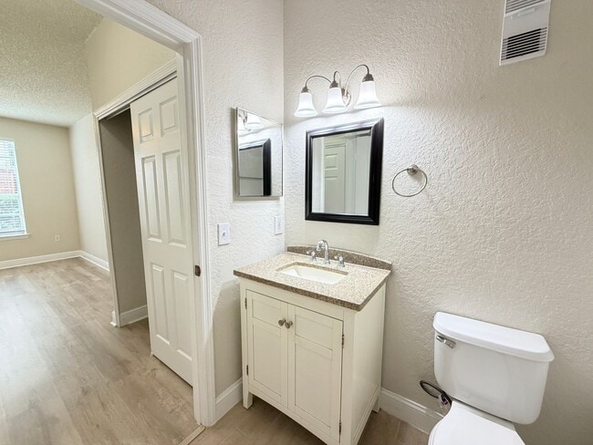 Building Photo - 13015 Plantation Park Cir