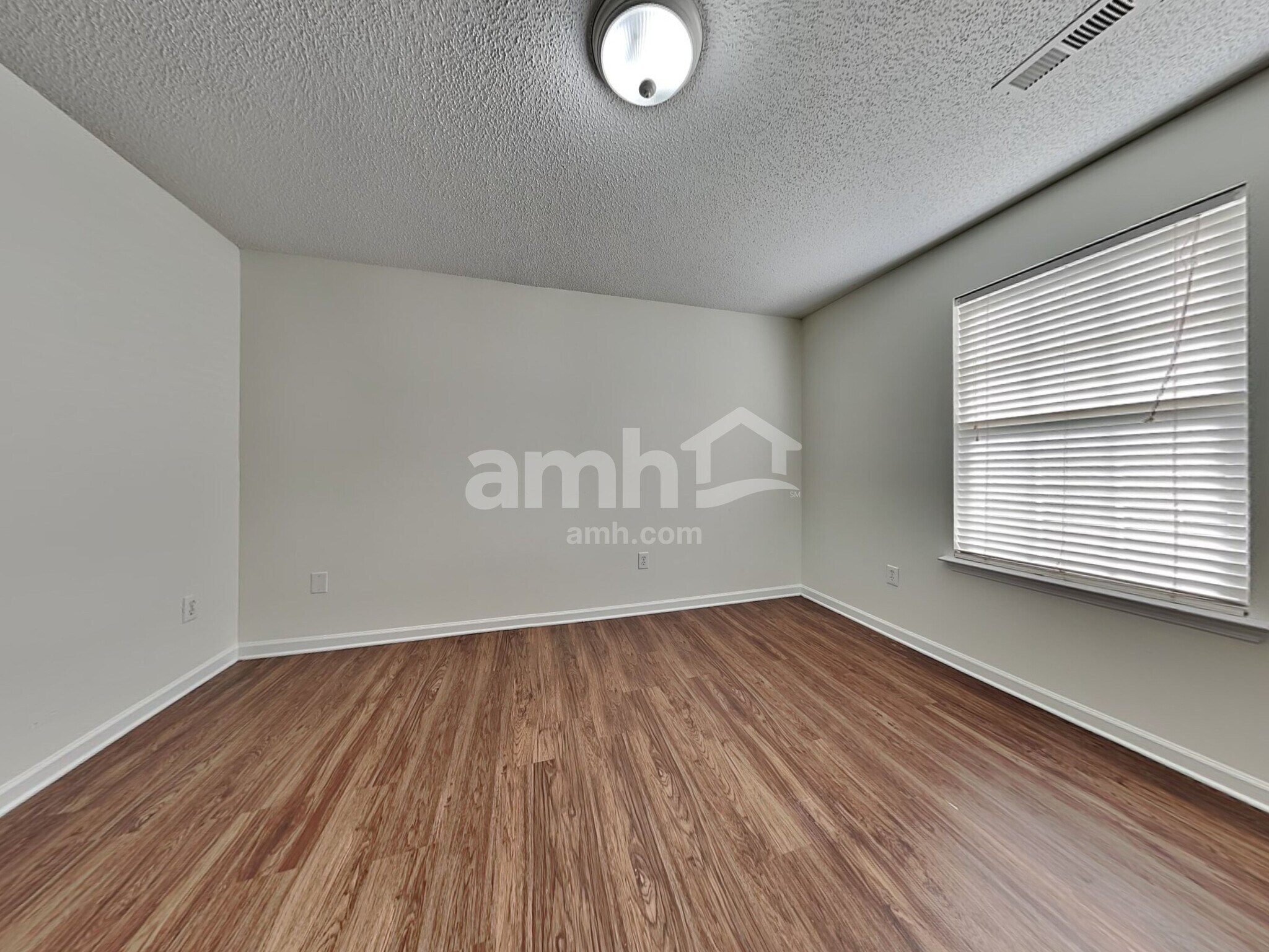 Building Photo - 6527 Forest Cross Dr