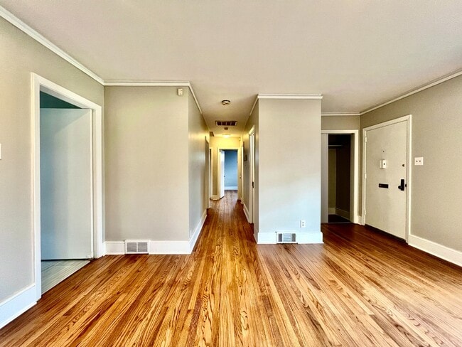 Building Photo - 3 BED CONDO IN PERFECT LOCATION!