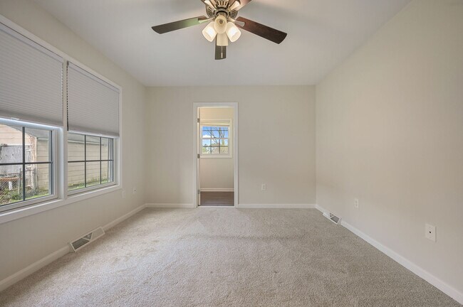 Building Photo - 12265 Willow Grove Rd