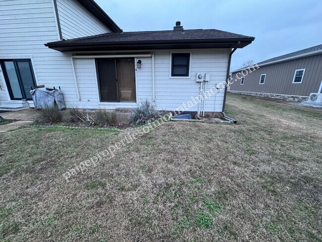 Building Photo - Spacious 1-Bedroom in Cotter Near Valley Airport – Unique Garage