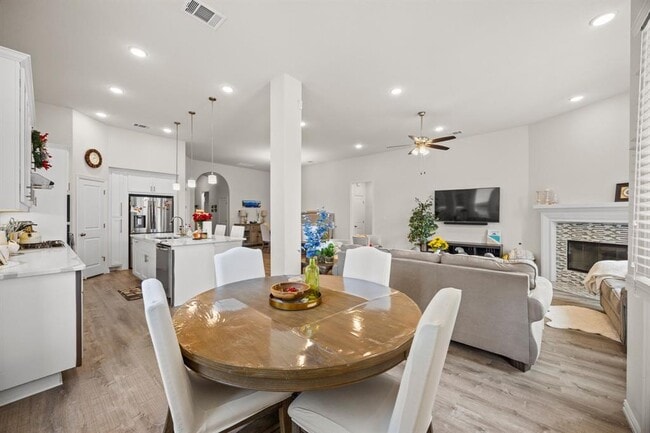 Building Photo - 12329 Mesa Verde Dr