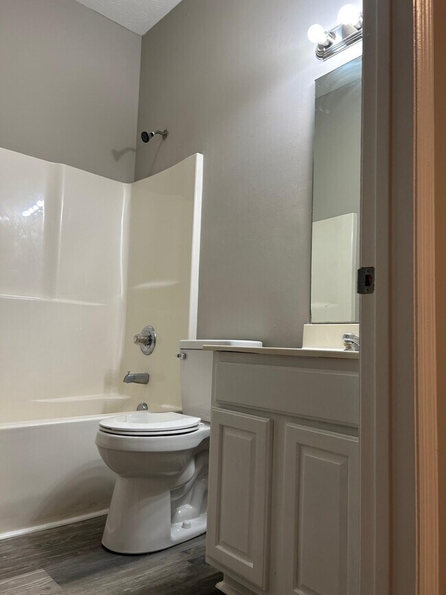 Building Photo - 236 Wray Ct