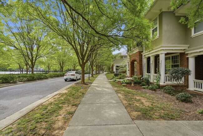Building Photo - Uptown Charlotte Townhome with Dual Primary Suites