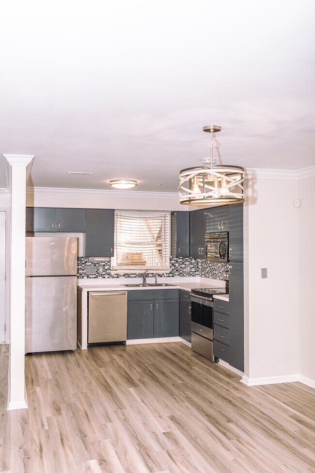 Building Photo - 9808 Emerald Point Dr