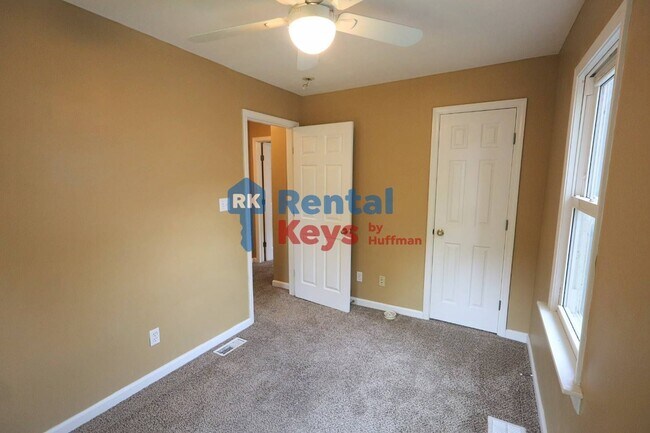 Building Photo - 5409 N Fares Ave