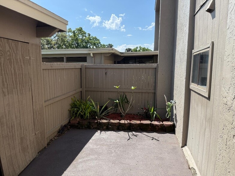 Building Photo - 8622 Cattail Dr