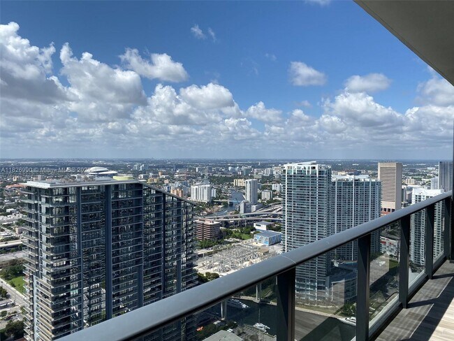 Building Photo - 801 S Miami Ave