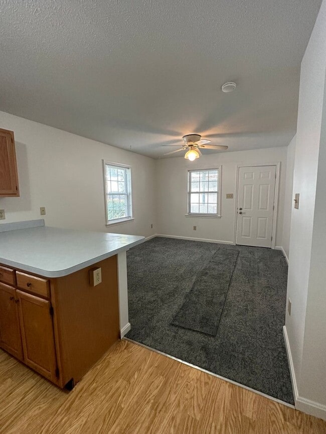 Building Photo - 109 E Pall Mall St