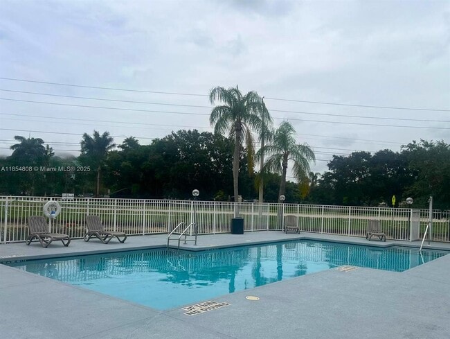 Building Photo - 731 Vista Isles Dr