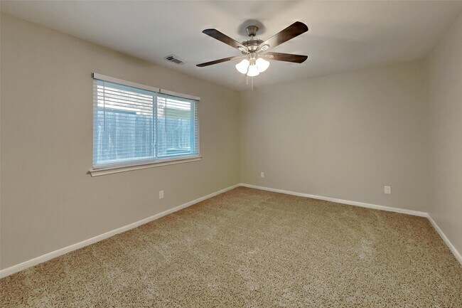 Building Photo - 1315 Forest Hollow Dr