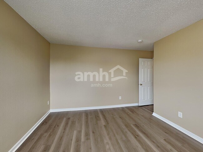 Building Photo - 5440 Shamus Dr