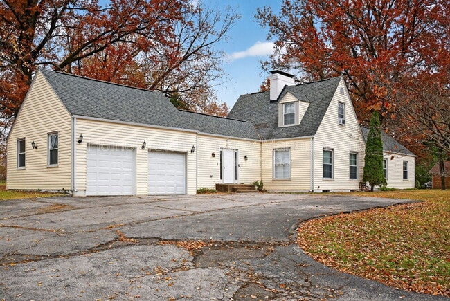 Primary Photo - 5 Van Crest Ln