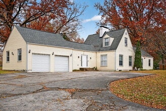 Building Photo - 5 Van Crest Ln