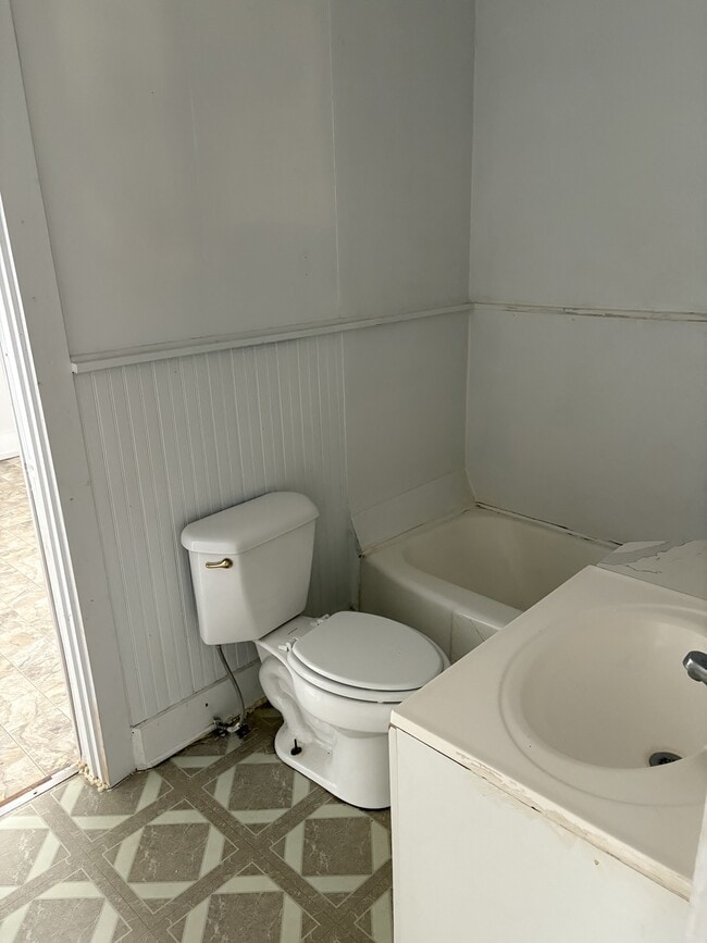 Building Photo - 505 E Main St