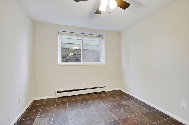 Building Photo - Remodeled Garden 2 bedroom