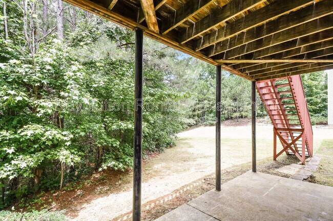 Building Photo - 233 Sumac Tr