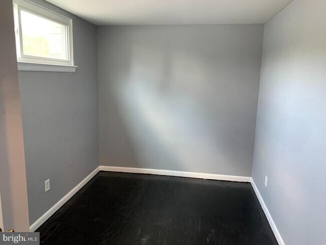 Building Photo - 881 Wedgewood Dr