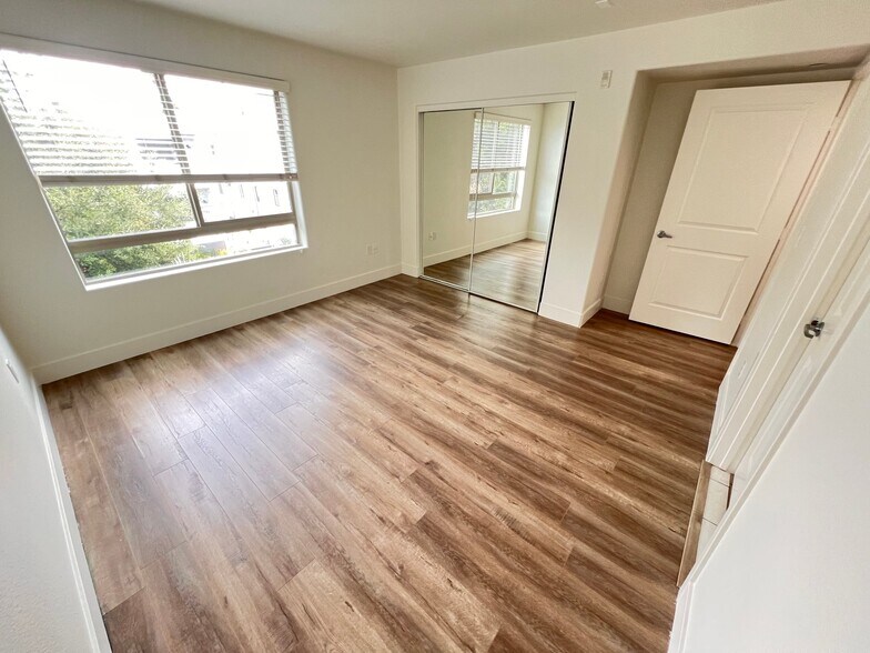 Building Photo - 11312 Huston St