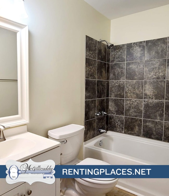 Building Photo - 1202 Holden Dr