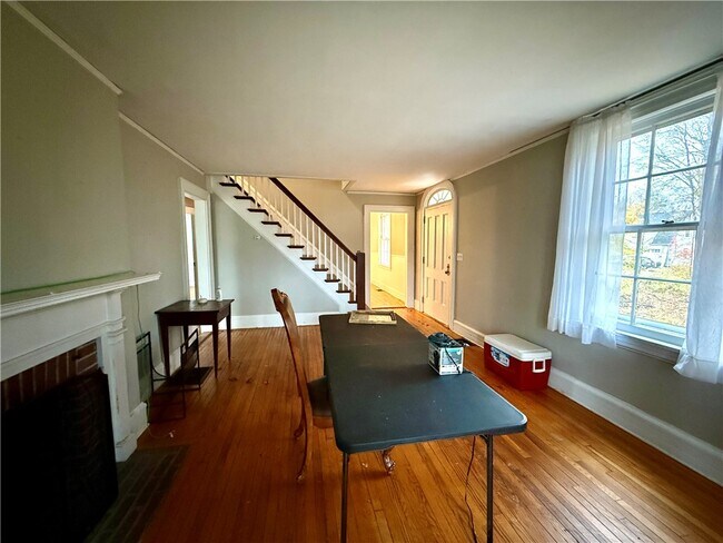 Building Photo - 221 Centennial Farm Ln