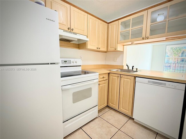 Building Photo - 9310 Fontainebleau Blvd