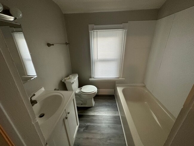 Building Photo - 168 Meridian St