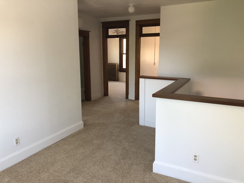 Building Photo - 516 S Sherman St