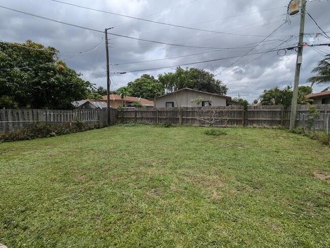 Building Photo - 1021 Selkirk St