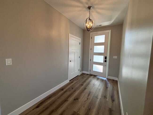 Building Photo - ADORABLE HOUSE FOR RENT IN HURRICANE
