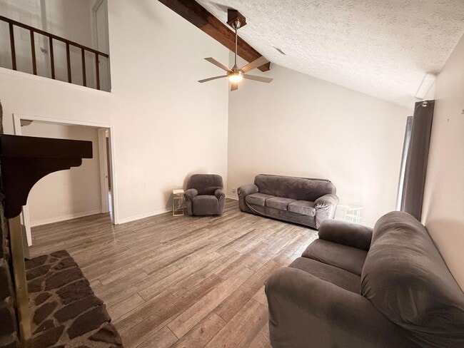 Building Photo - Spacious 4BR Home in Desirable North Columbus