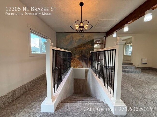 Building Photo - 12305 NE Brazee St