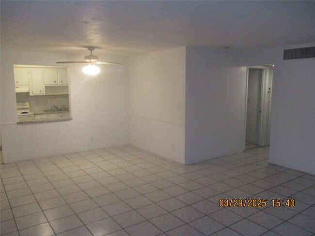 Building Photo - 1750 N 17th Ct