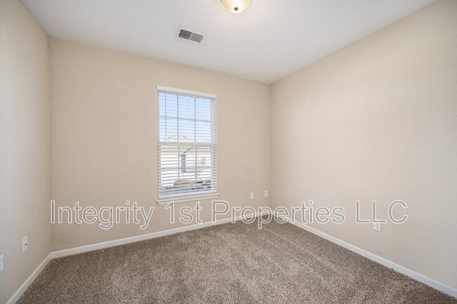 Building Photo - 5931 NW 90th Terrace