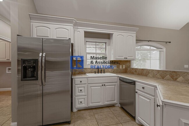 Building Photo - 403 Evian Way
