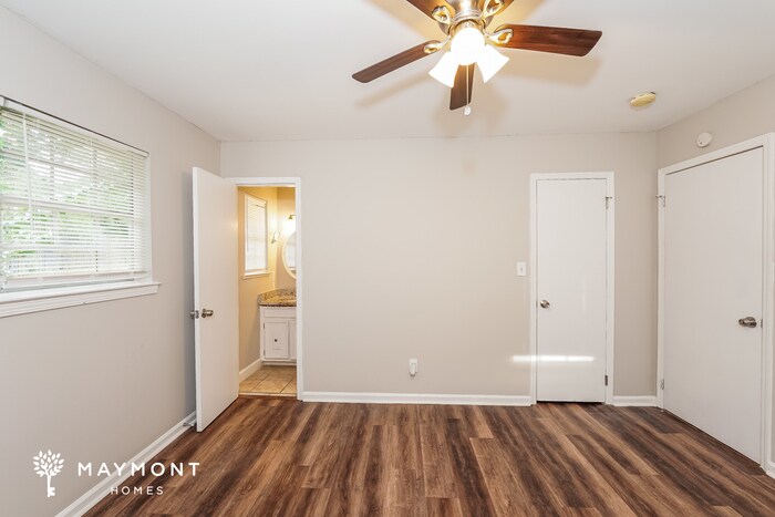 Building Photo - 1328 Oak Terrace