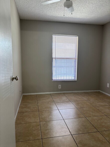 Building Photo - 5323 Summerlin Rd