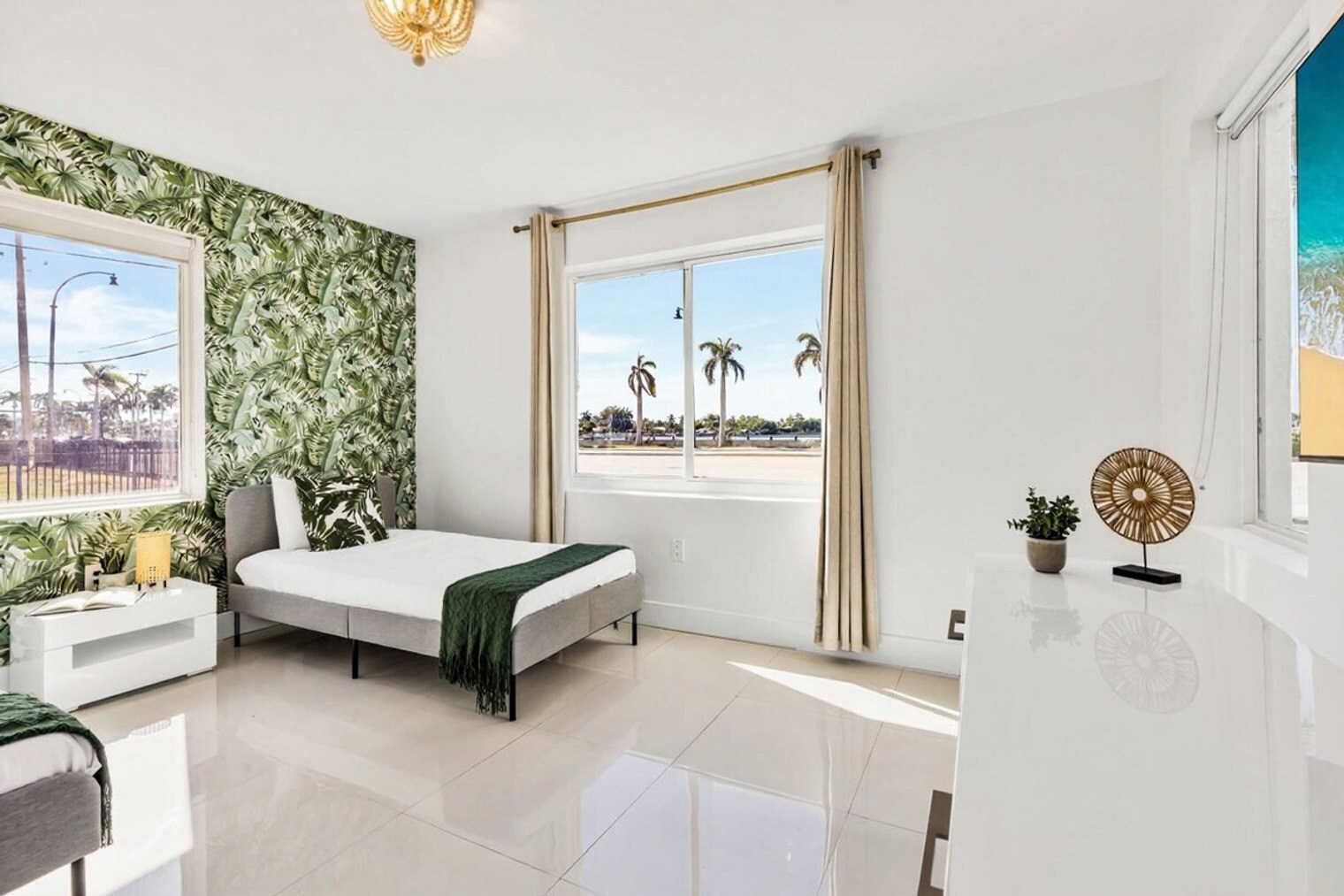 Building Photo - 809 S Ocean Dr