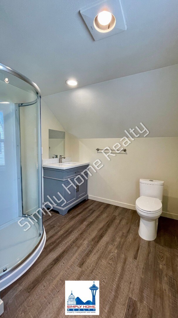 Building Photo - Cute 3 bedroom 2 bath home in Tacoma!