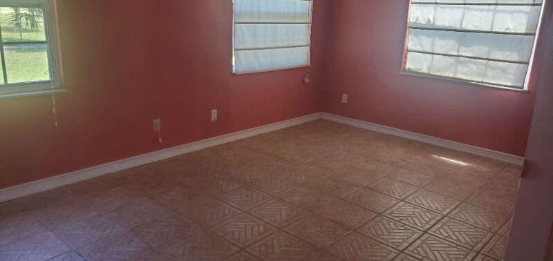 Building Photo - 131 SE Serenata Ct