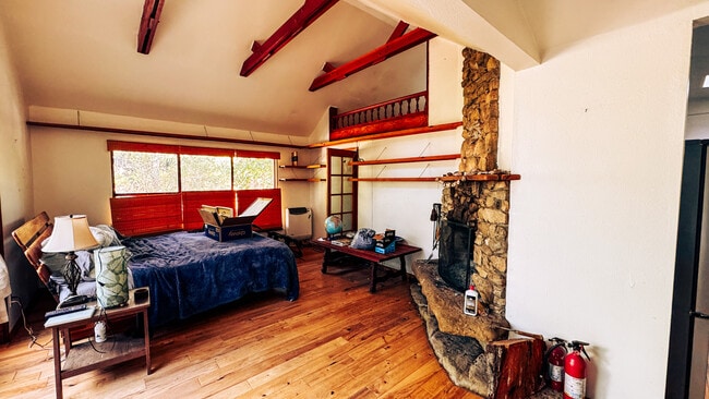 Building Photo - 971 Old Topanga Canyon Rd