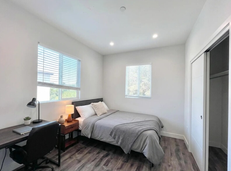 Building Photo - 1638 N Soto St