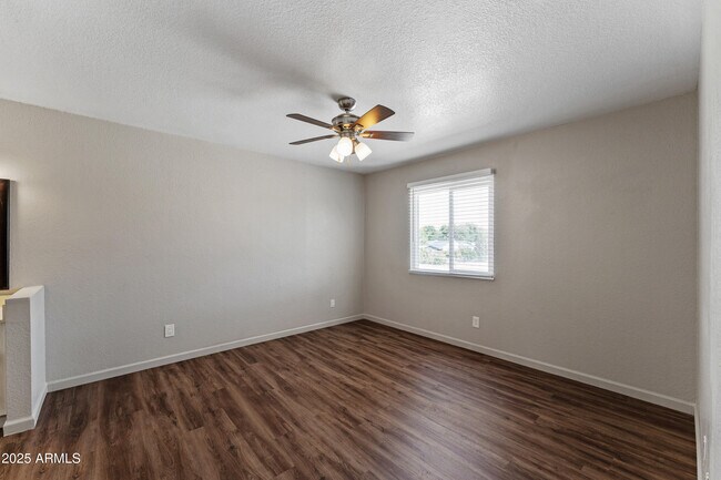Building Photo - 808 N Revere