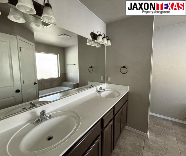 Building Photo - 5938 Megan St