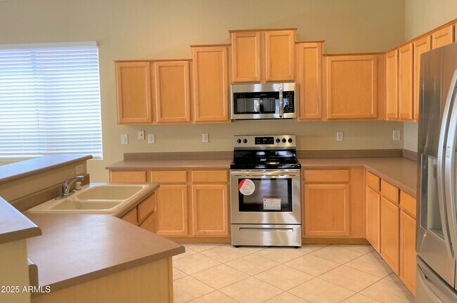 Building Photo - 541 N Scott Dr