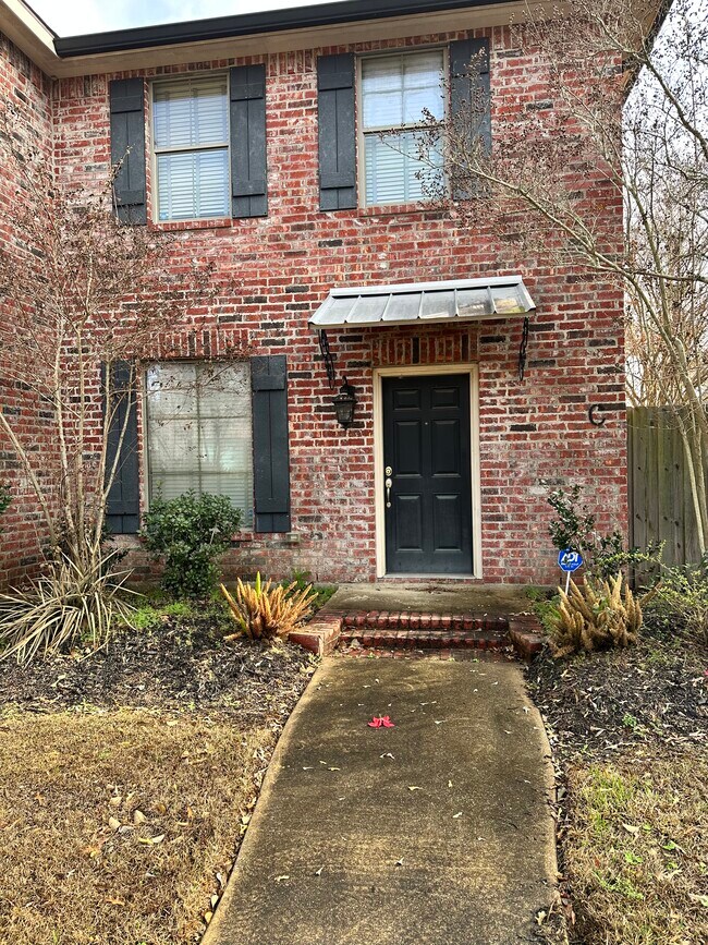 front of townhouse - 1500 Lacadie Dr
