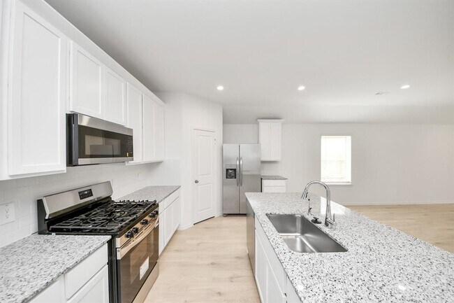 Building Photo - 5038 Balcolm Dr